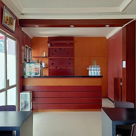 Отель Oyo 92098 Kost Orange Syariah Макасар Экстерьер фото