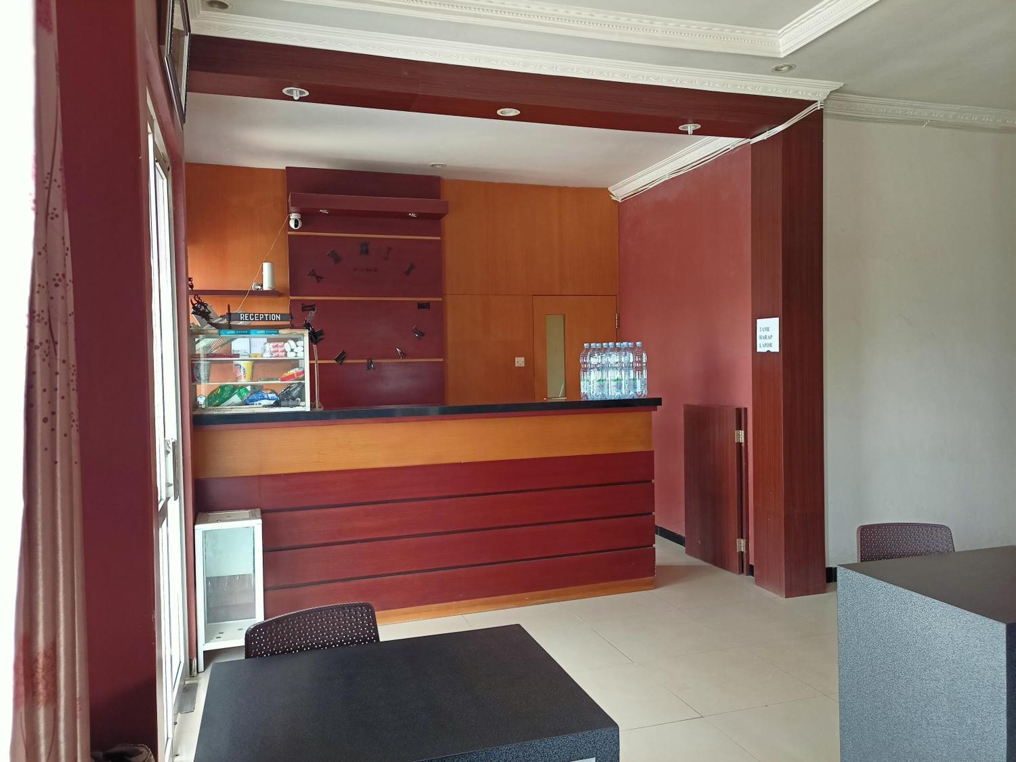 Отель Oyo 92098 Kost Orange Syariah Макасар Экстерьер фото